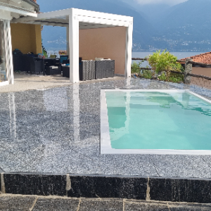 Terrazza con piscina e vista panoramica esterna